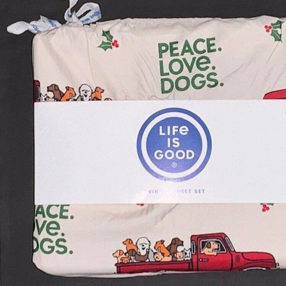 Life is good Peace Love Dogs Mistletoe Twin Size Sheet Set